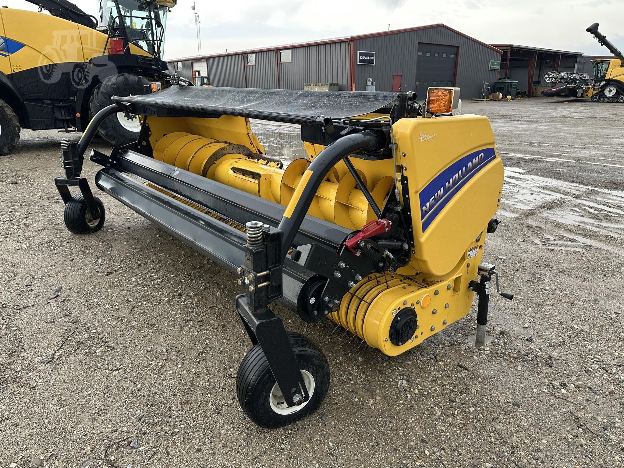 2022 New Holland 380FP Equipment Image0