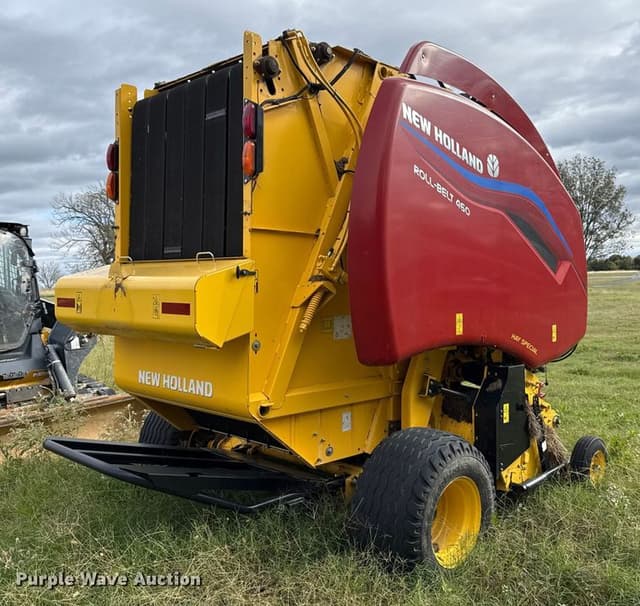 Image of New Holland RB460 equipment image 4