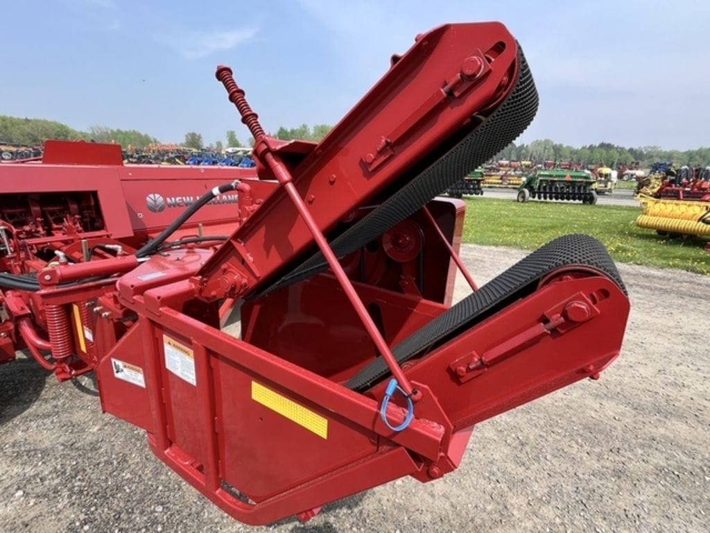 2022 New Holland 72 Equipment Image0