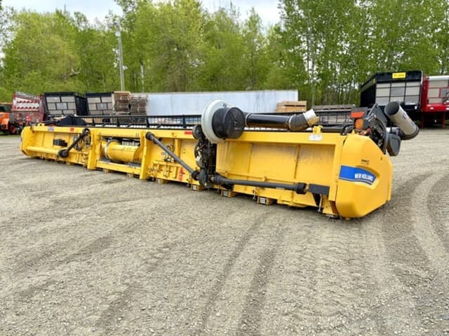 Image of New Holland 740CF-35 equipment image 3