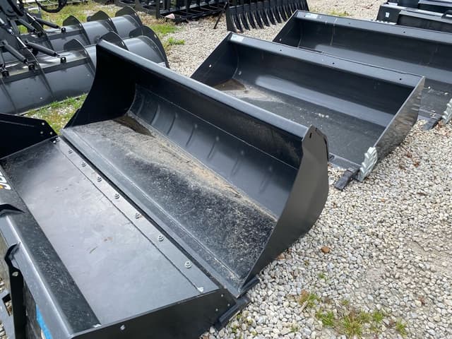 Image of New Holland 83" Bucket equipment image 4