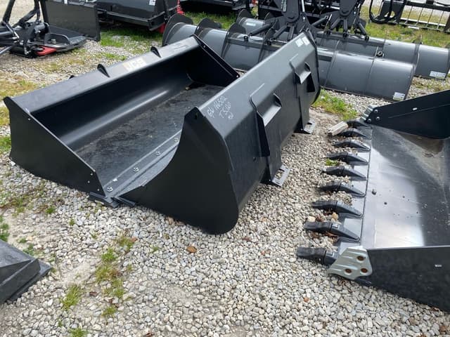 Image of New Holland 83" Bucket equipment image 3