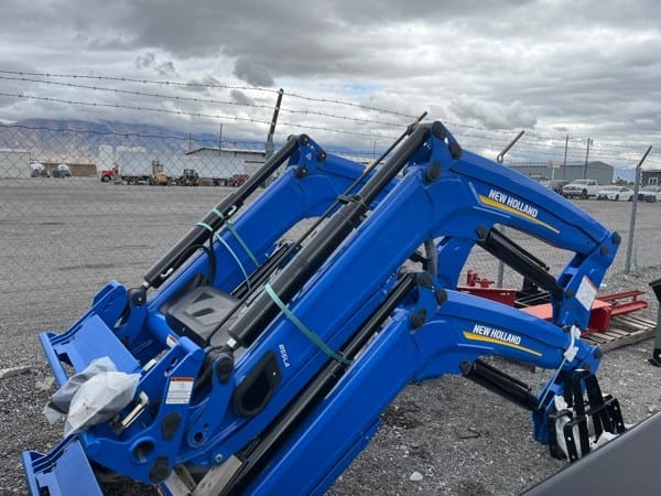 2022 New Holland 855LA Equipment Image0