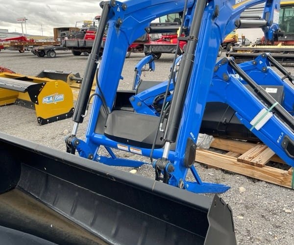 2022 New Holland 855LA Equipment Image0