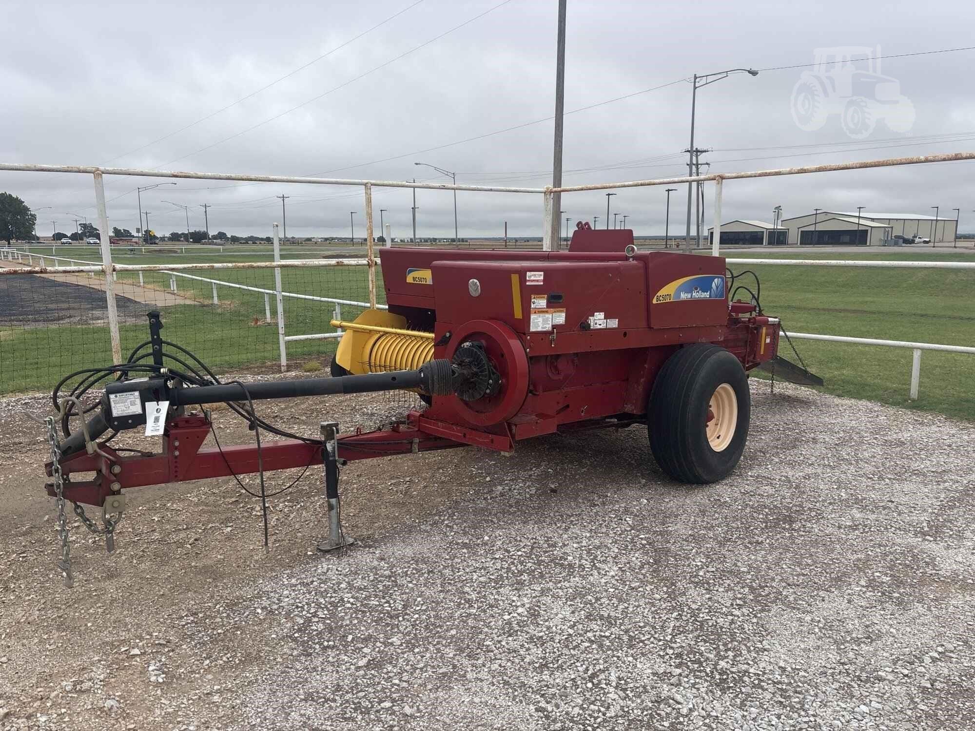 2022 New Holland BC5070 Equipment Image0