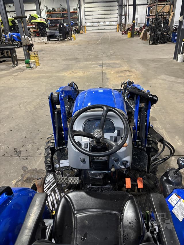 Image of New Holland Boomer 40 equipment image 4