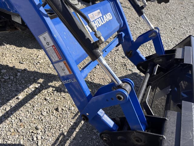 Image of New Holland Boomer 45 equipment image 3