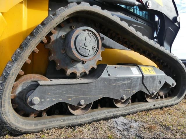 Image of New Holland C327 equipment image 4