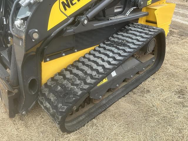 Image of New Holland C332 equipment image 2