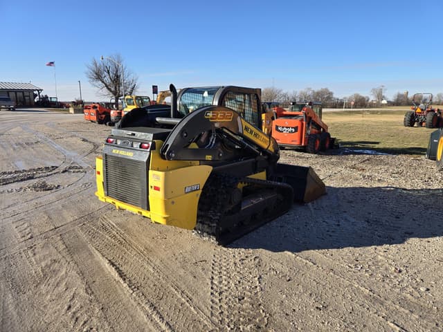 Image of New Holland C332 equipment image 3