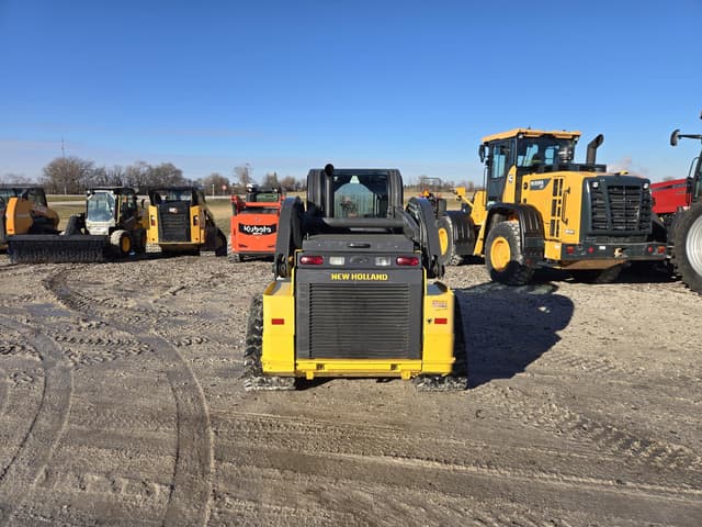 Image of New Holland C332 equipment image 2