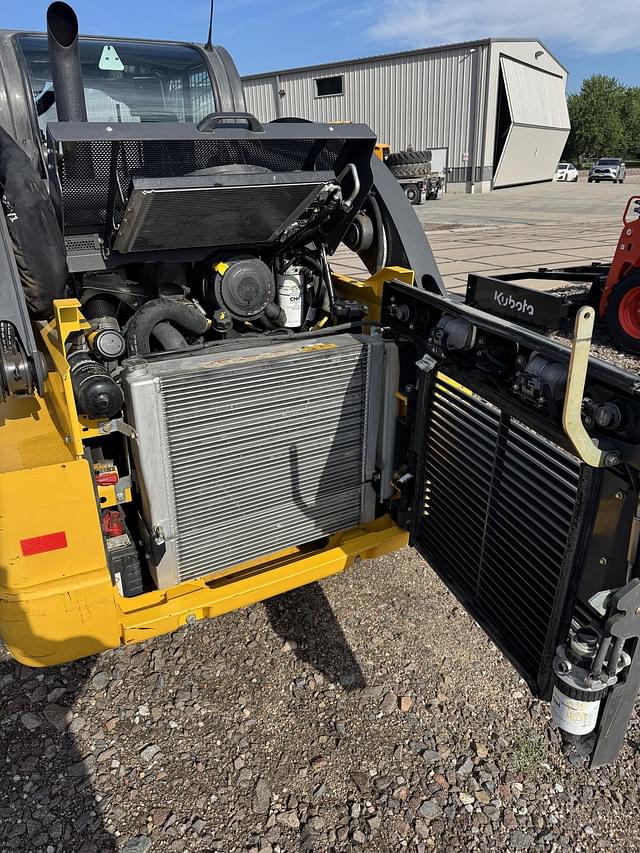 Image of New Holland C337 equipment image 4
