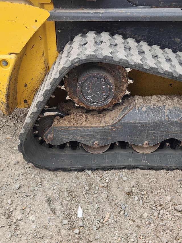 Image of New Holland C337 equipment image 4