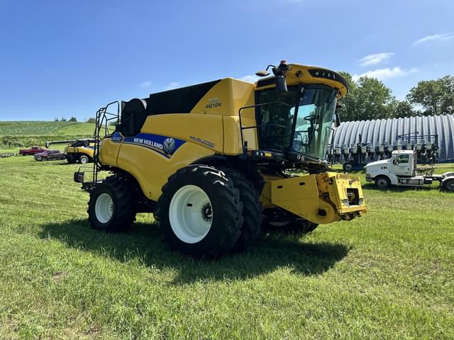 Image of New Holland CR7.80 equipment image 1