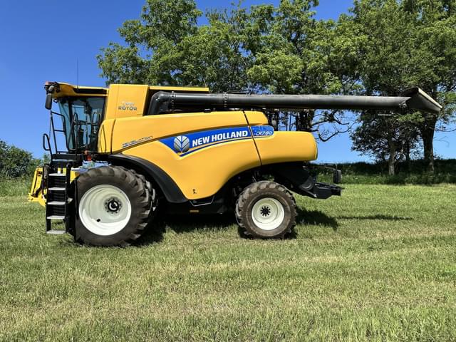 Image of New Holland CR7.80 equipment image 4