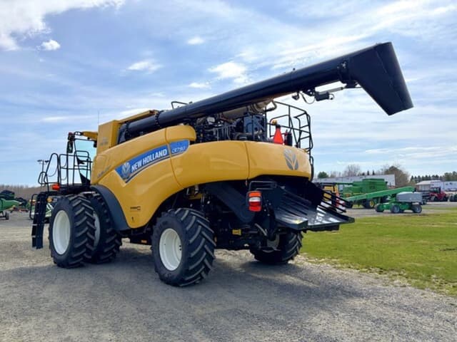 Image of New Holland CR7.90 equipment image 4