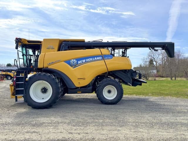 Image of New Holland CR7.90 equipment image 2