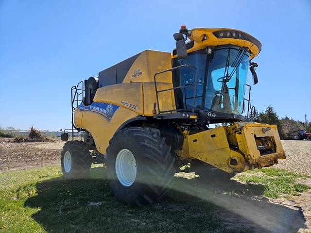 Image of New Holland CR7.90 equipment image 2