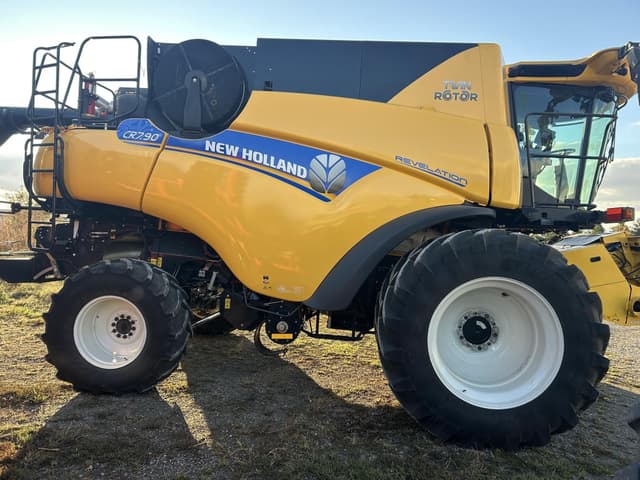 Image of New Holland CR7.90 equipment image 4
