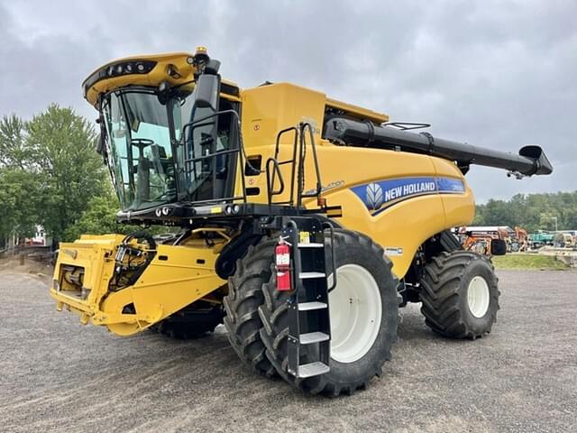 Image of New Holland CR8.90 equipment image 2