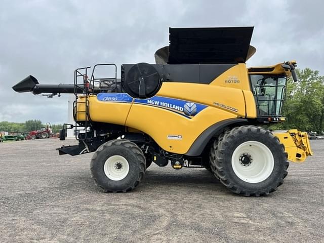 Image of New Holland CR8.90 equipment image 2