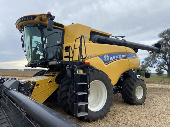 Main image New Holland CR8.90