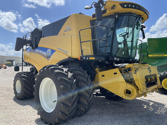 Image of New Holland CR8.90 equipment image 2