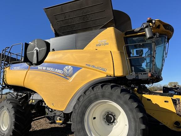 Image of New Holland CR8.90 equipment image 2