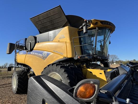 Image of New Holland CR8.90 equipment image 2