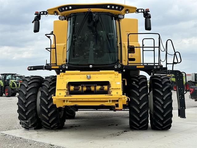 Image of New Holland CR8.90 equipment image 2