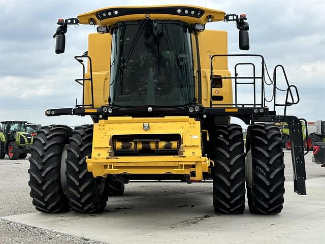 Image of New Holland CR8.90 equipment image 2