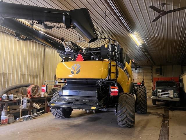 Image of New Holland CR8.90 equipment image 2