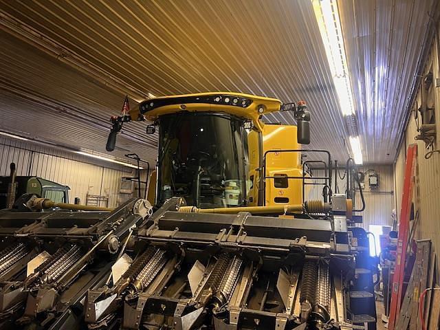 Image of New Holland CR8.90 equipment image 4