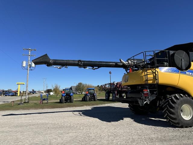 Image of New Holland CR8.90 equipment image 3