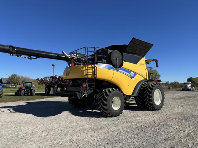 Image of New Holland CR8.90 equipment image 2