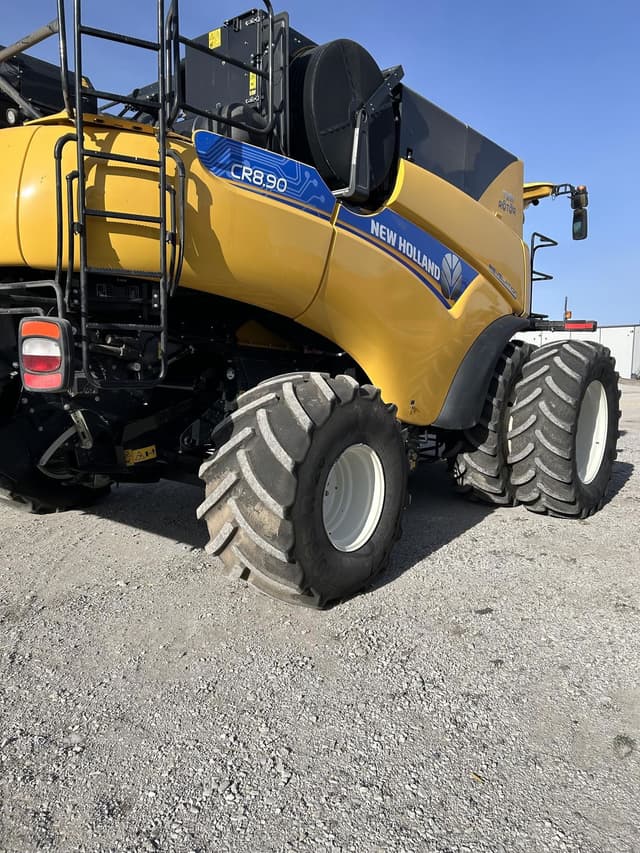 Image of New Holland CR8.90 equipment image 3