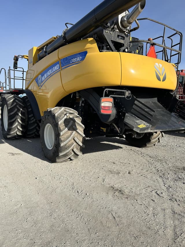 Image of New Holland CR8.90 equipment image 2