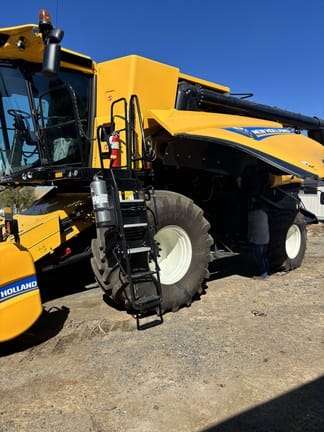 2022 New Holland CX8.80 Equipment Image0