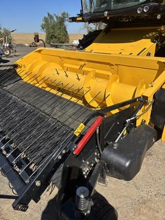 Image of New Holland CX8.80 equipment image 4