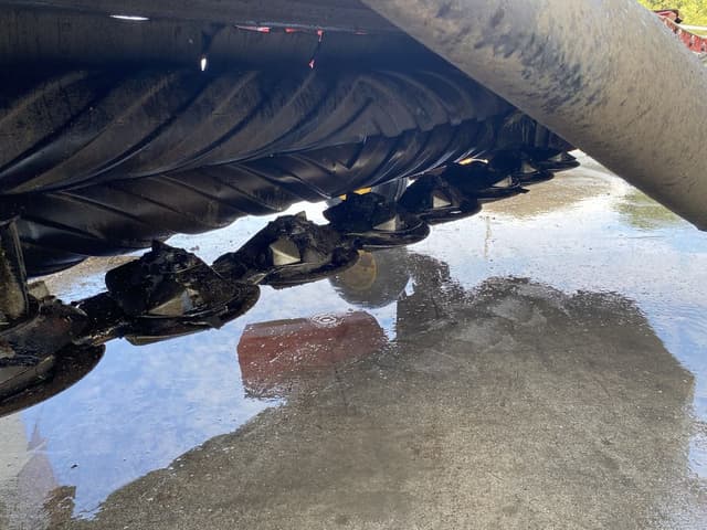 Image of New Holland 210 equipment image 4