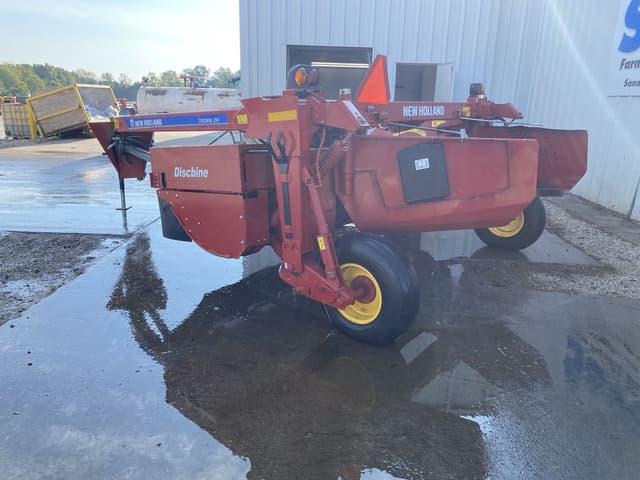 Image of New Holland 210 equipment image 2