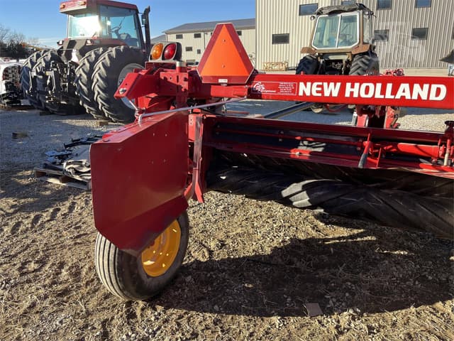 Image of New Holland 210 equipment image 3