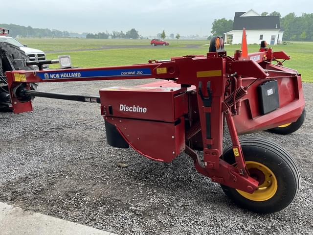 Image of New Holland 210 equipment image 3