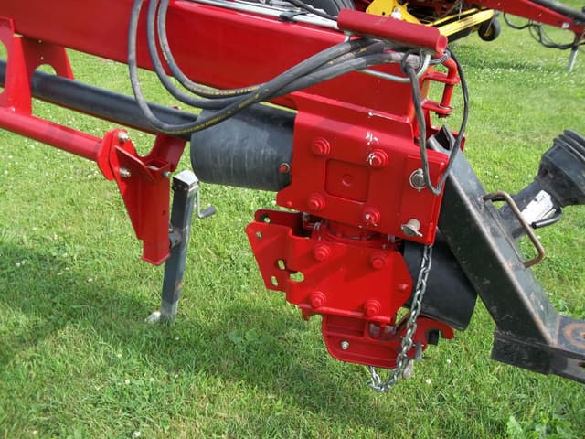 Image of New Holland 313 equipment image 2