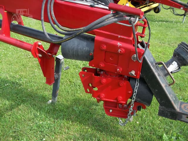 Image of New Holland 313 equipment image 2