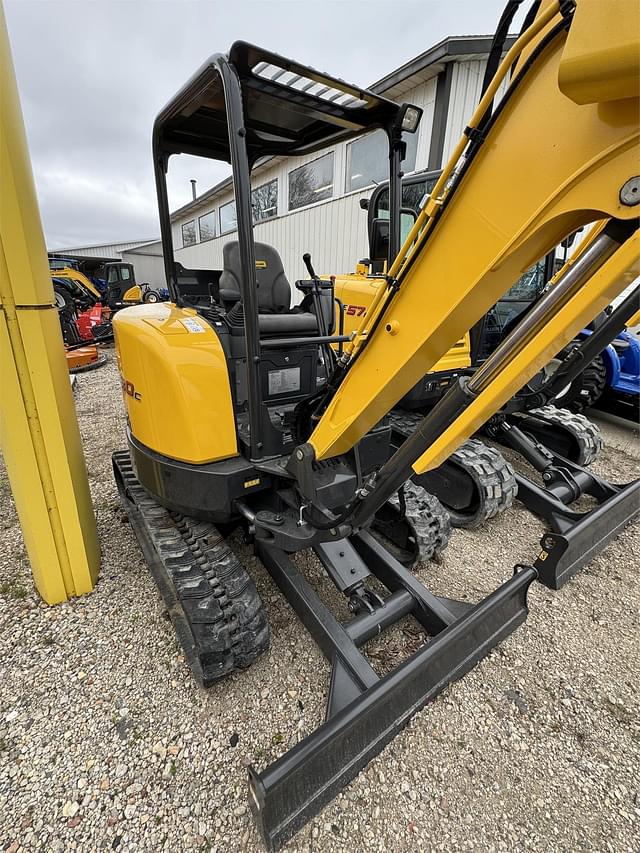 Image of New Holland E30C  equipment image 4