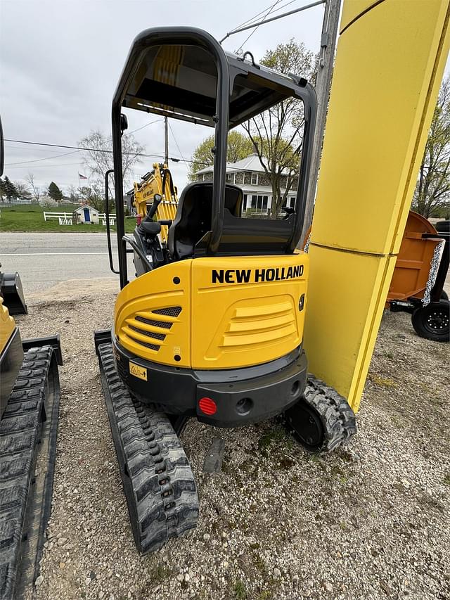 Image of New Holland E30C  equipment image 3