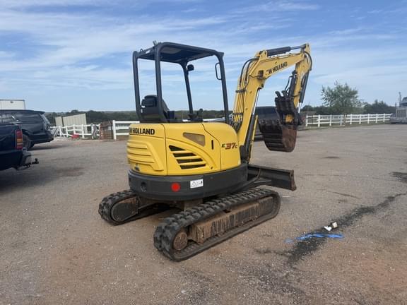 Image of New Holland E37C equipment image 4