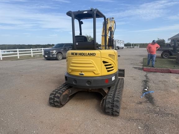 Image of New Holland E37C equipment image 3