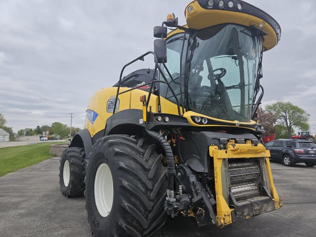 Image of New Holland FR650 equipment image 3